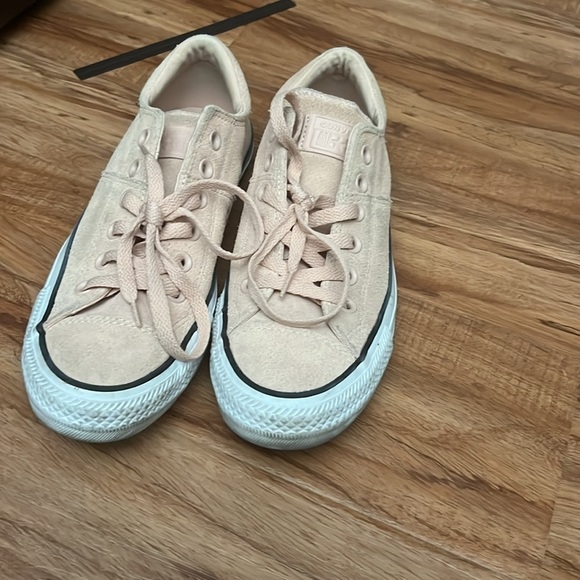 Converse - Picture 2 of 4